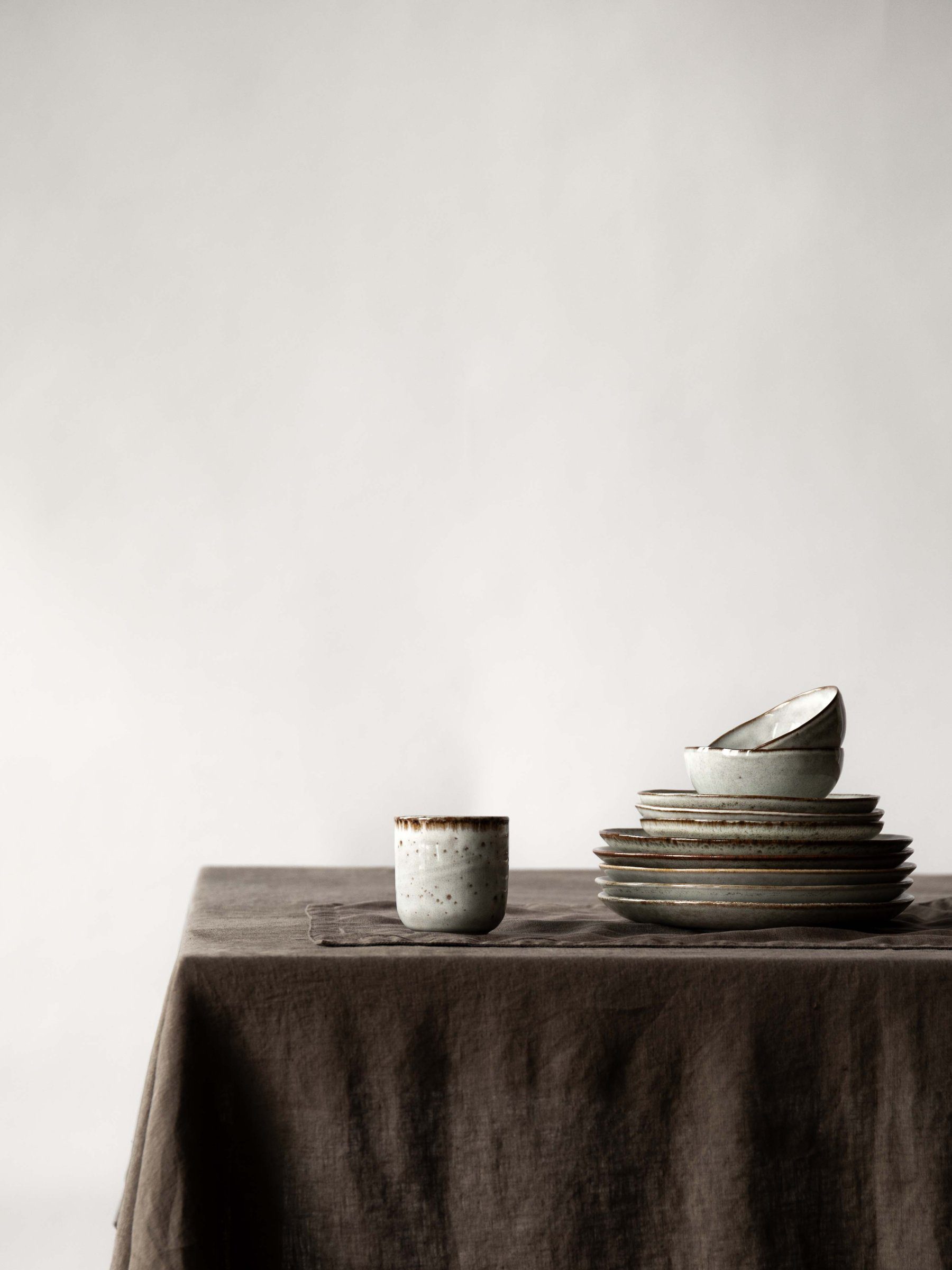 TAFELKLEED Taupe 145 x 330